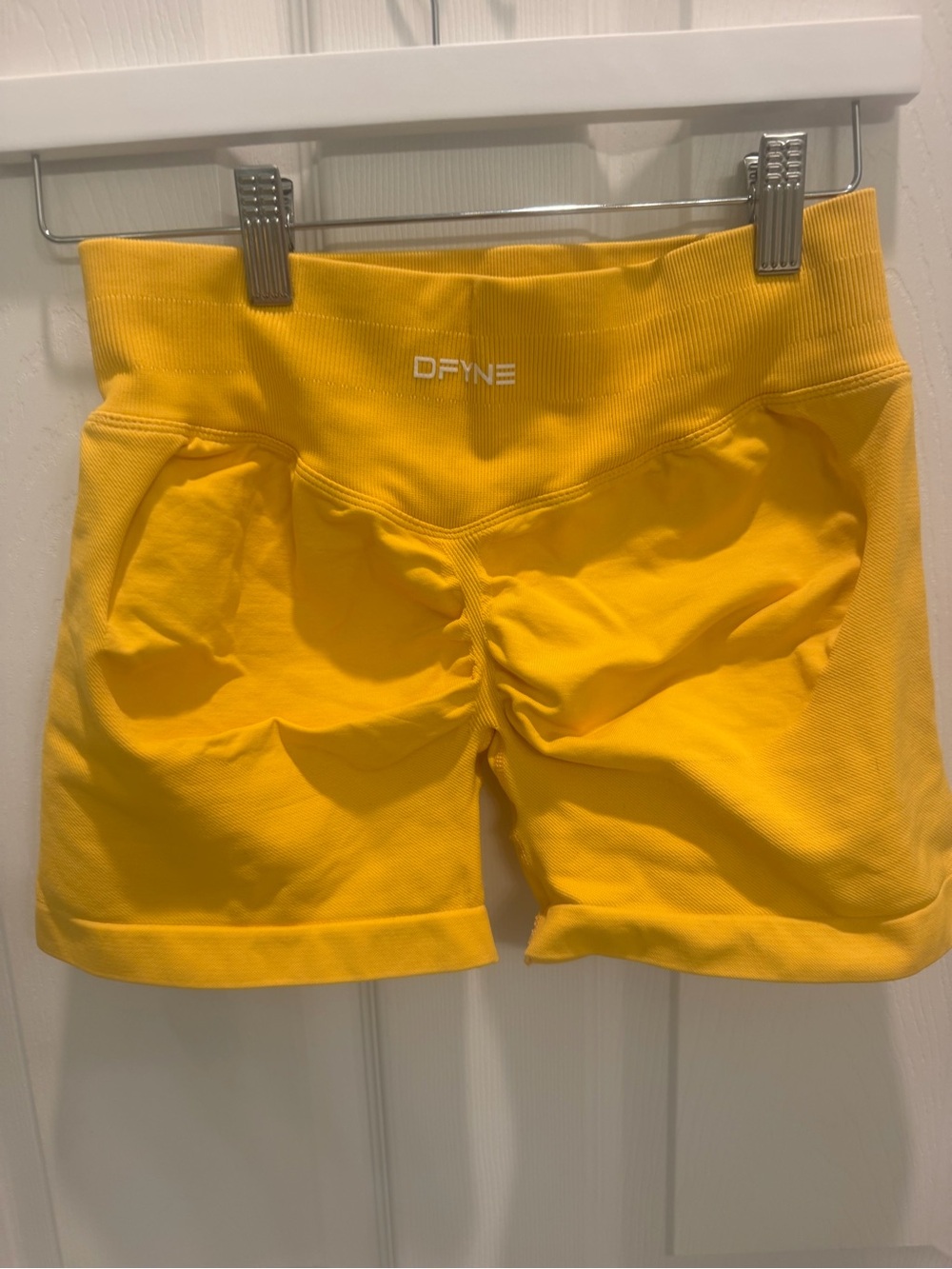 DFYNE Impact 4.5" Seamless Workout Shorts Yellow Size Medium ruched